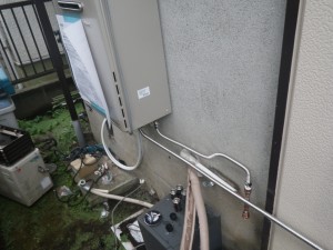 横浜市瀬谷区 給湯器取替工事 施工事例 給湯管やりくり中