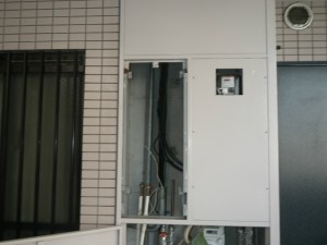 横浜市中区 ガスふろ給湯器取替工事 撤去後