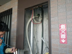 神奈川県藤沢市 熱源給湯器取替工事 撤去後