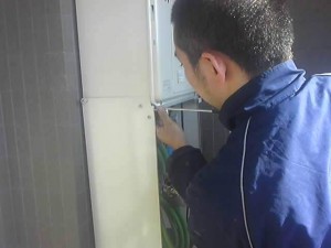 横浜市青葉区 熱源機取替工事 配管カバー取り付け