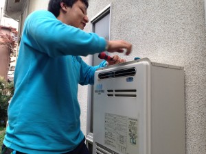横浜市中原区 ガスふろ給湯器取替工事 施工中