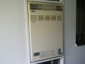 横浜市港南区 ガス給湯器取替工事 施工前