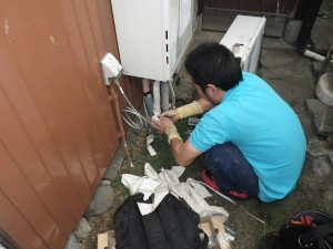 横浜市戸塚区 ガスふろ給湯器取替工事 施工中